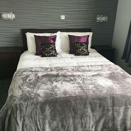 Highgate Inn Hotel Pembroke Bagian luar foto
