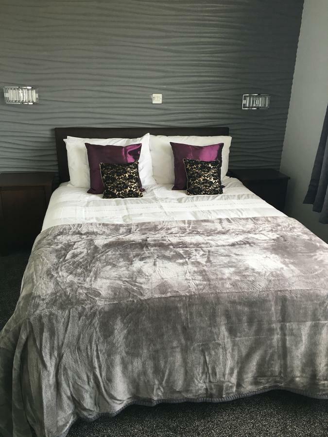 Highgate Inn Hotel Pembroke Bagian luar foto